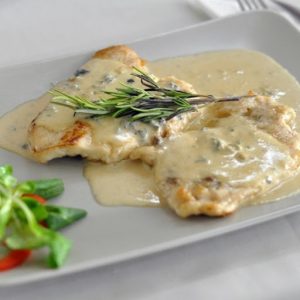 Piept de pui cu sos gorgonzola